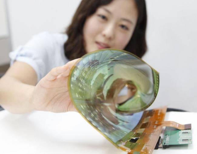 650_1000_flexible-rollable-oled_01